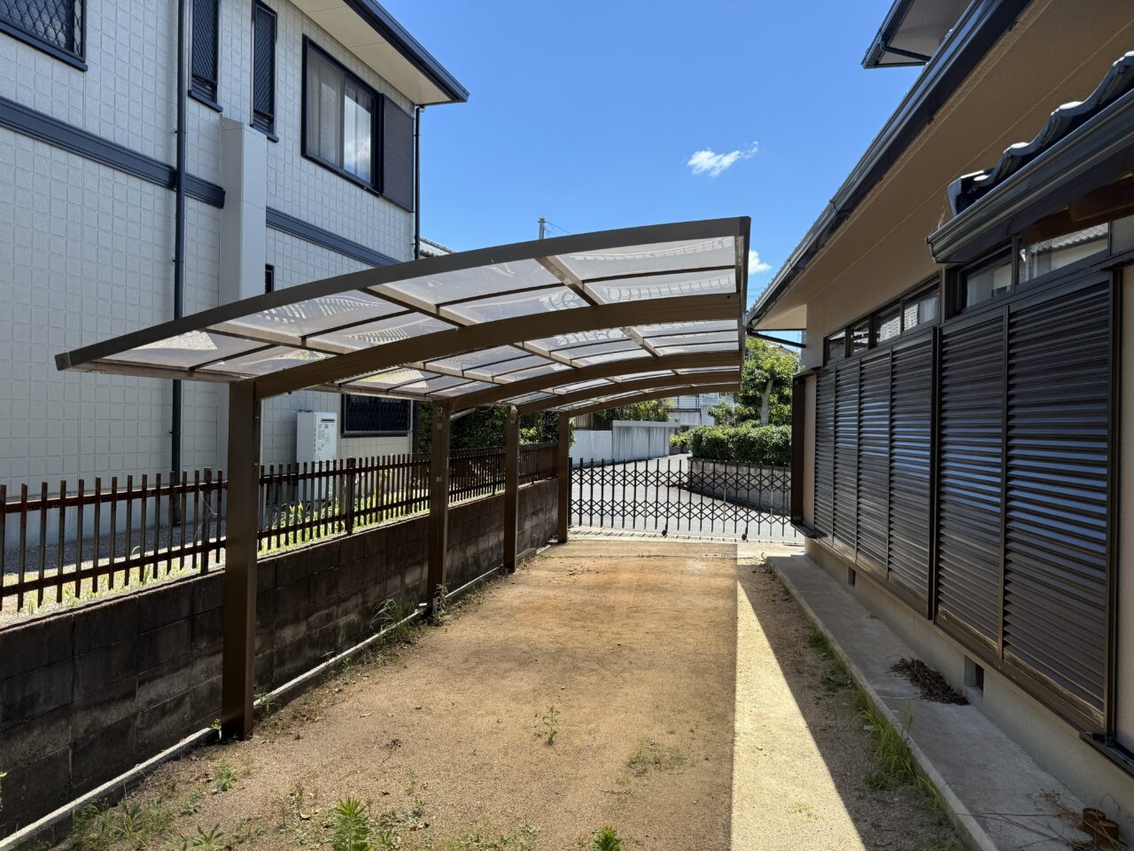 外構工事・駐車場コンクリート土間 人工芝 施工前2