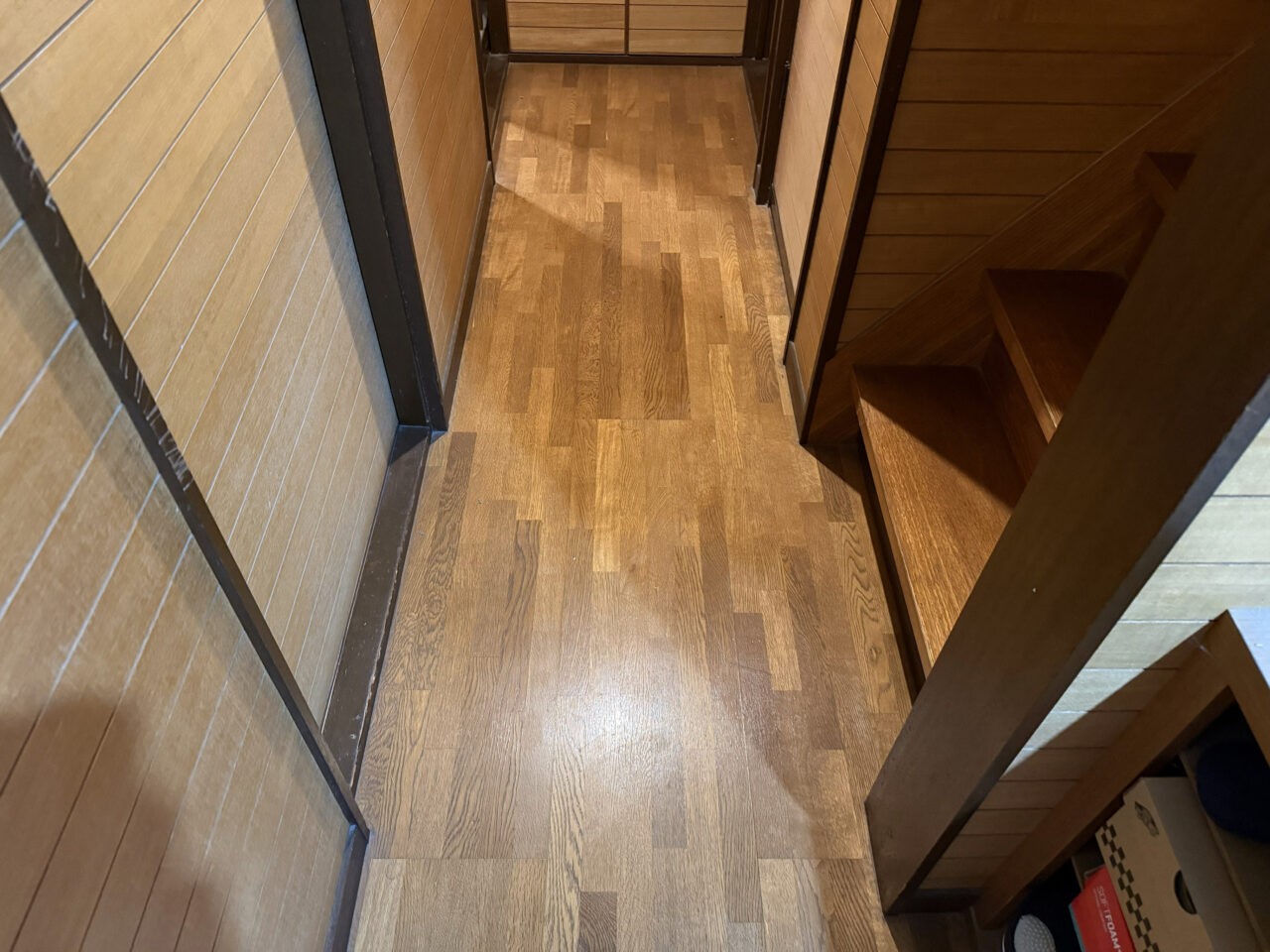 フローリング施工前・既設床歪み修繕の上1.5mmフローリング上張り-3