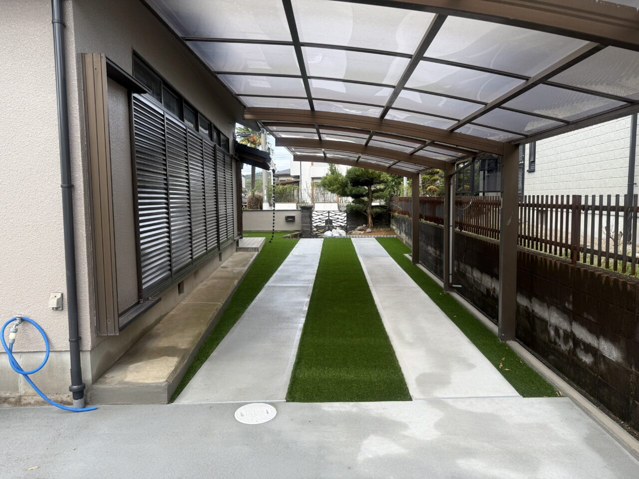 外構工事・駐車場コンクリート土間 人工芝 施工後3